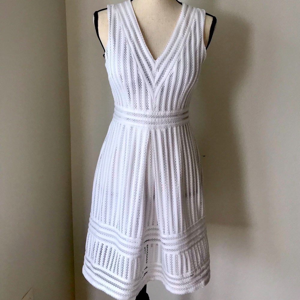 EC gorgeous H&M white Broderie Anglaise dress sz S